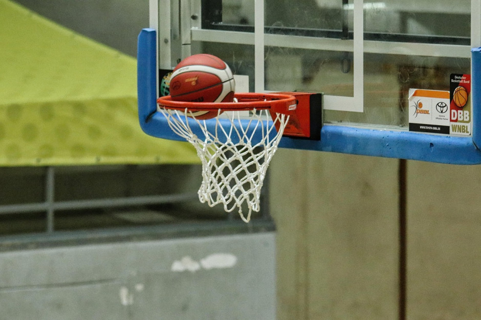 中国男篮热身赛首发曝光 赵睿搭档廖三宁受重用