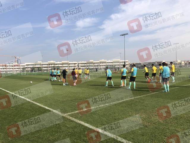 爱游戏全站-【手记】国足重回阿联酋一切都完美 体育小镇便利多