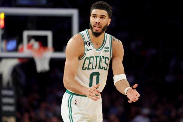 爱游戏 在线登录-东决预演绿军41分屠雄鹿 双探花对季后赛充满信心