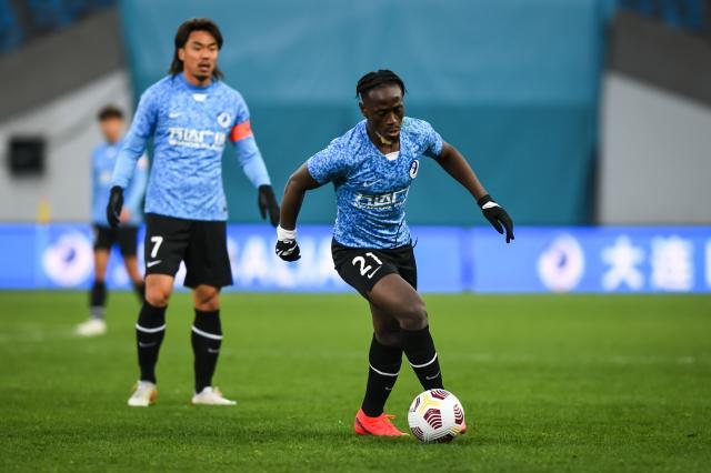 爱游戏网站入口-轻敌？大连人全华班首发葬送3分 半场纠错难改局势