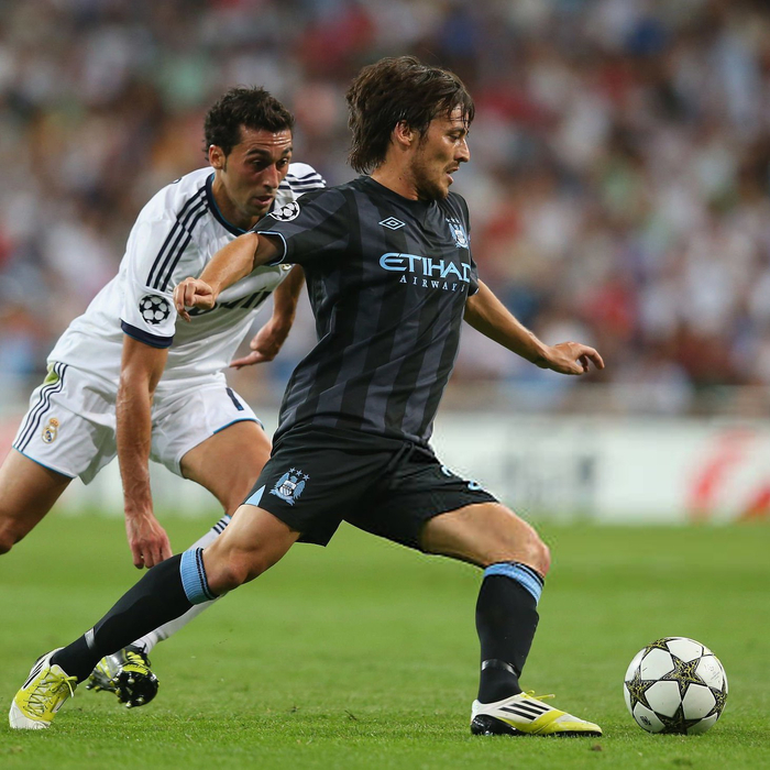 爱游戏 在线-阿韦罗亚球员生涯对曼城保持不败，利物浦皇马2胜4平|马卡|阿韦洛亚|体育赛事讨论|皇家马德里|欧冠_新浪体育_新浪新闻