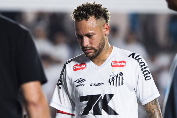 爱游戏 网页版-内马尔：球场状况不佳已向相关负责人反映 我在为回归巴西队努力