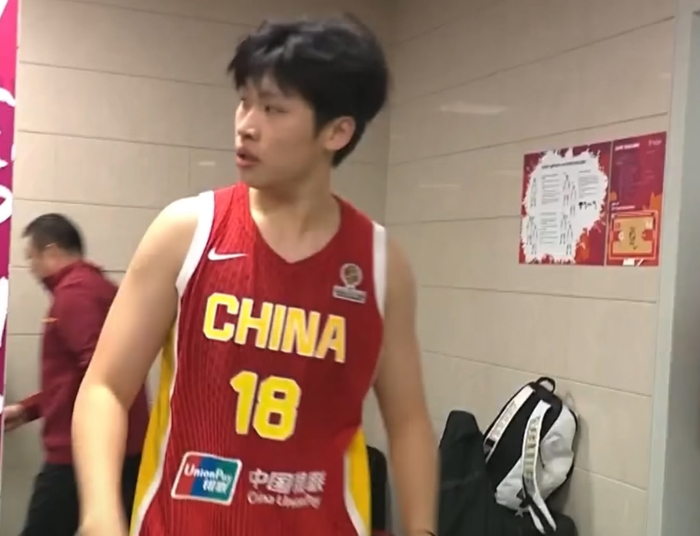 胜捷克更衣室！王思雨笑开花，其余各将淡定，球队隐患还是多！|女篮|女篮世界杯|捷克女篮|中国女篮|陈明伶_新浪体育_新浪新闻
